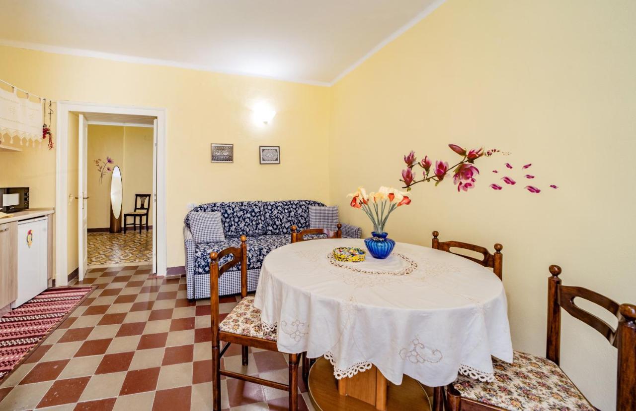 Rosa Lentorada Apartment Bosa Bagian luar foto